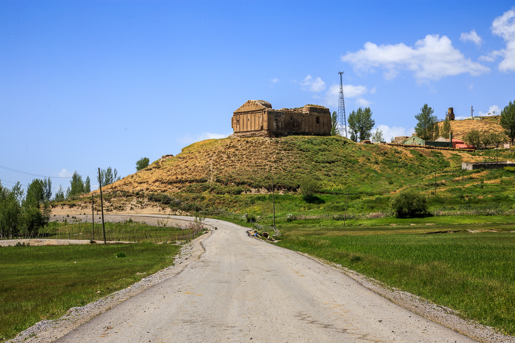 Başkale (Adamakert)